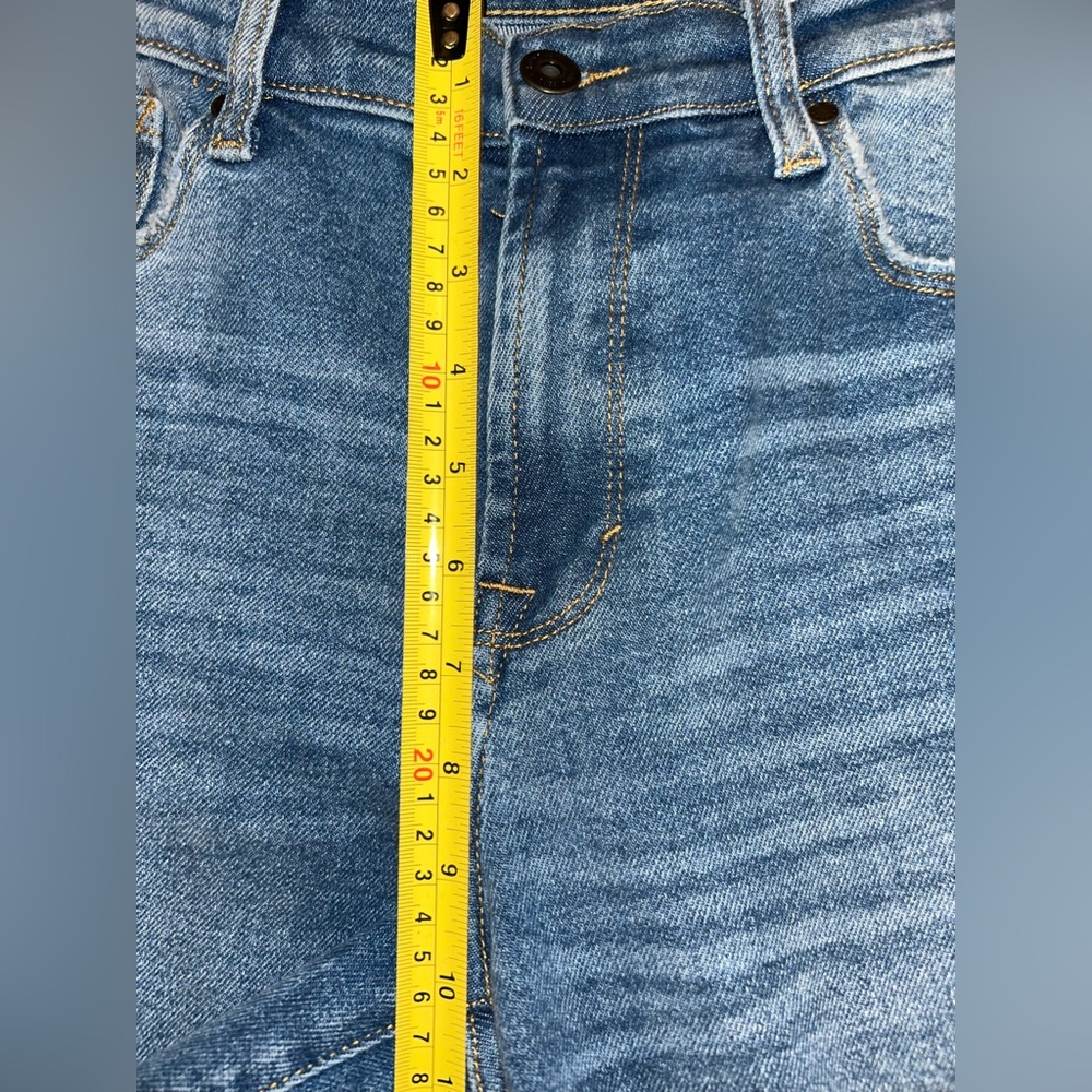 Kensie High Rise Straight Leg Ankle stretch jeans. Size 8 - Picture 4 of 5